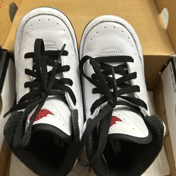 Jordon 2 Retro - Picture 2 of 5